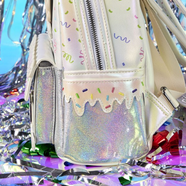 MINI RUGZAK Disney100 Jubileumfeesttaart - DISNEY LOUNGEFLY