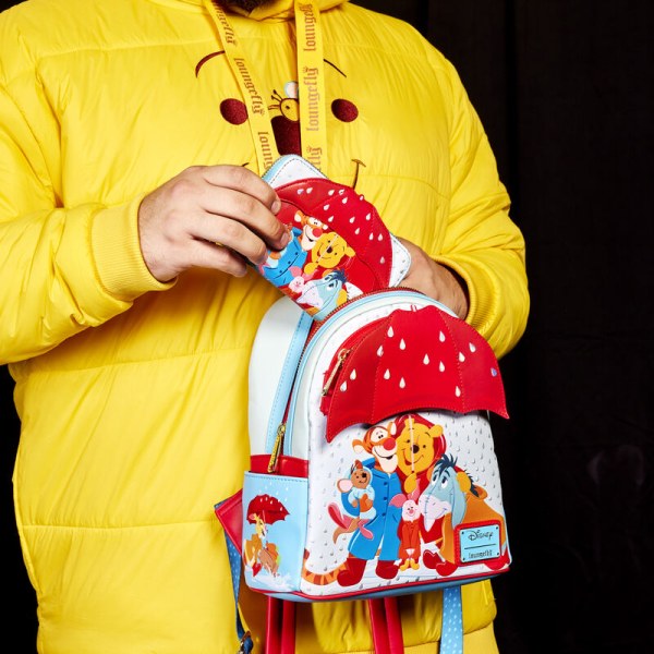 MINI RUGZAK Winnie de Poeh en zijn vrienden op een regenachtige dag - DISNEY LOUNGEFLY