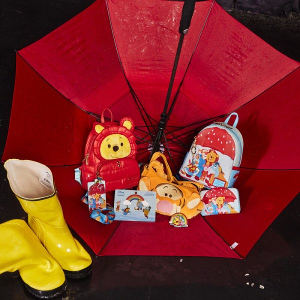 MINI RUGZAK Winnie de Poeh en zijn vrienden op een regenachtige dag - DISNEY LOUNGEFLY