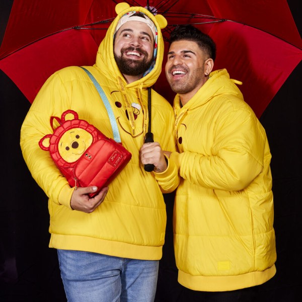 MINI RUGZAK Winnie de Poeh in donsjack voor regenachtige dagen - DISNEY LOUNGEFLY