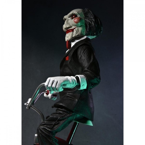 SAW – ACTIEFIGUUR – BILLY SOUND OP ZIJN DRIEWIELER