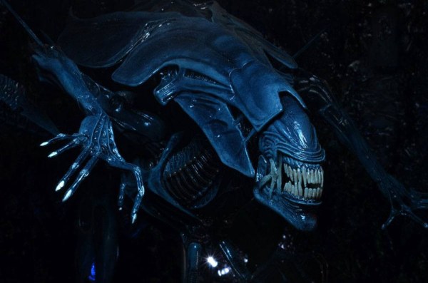Aliens beeldje Ultra Deluxe Alien Koningin 38 cm