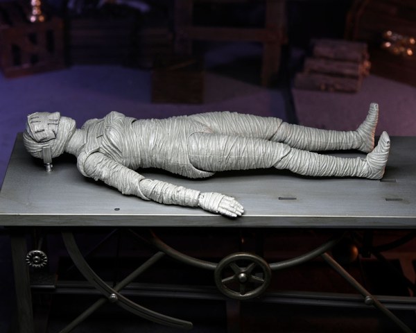 Universal Monsters beeldje Ultieme Bruid van Frankenstein (Kleur) 18 cm