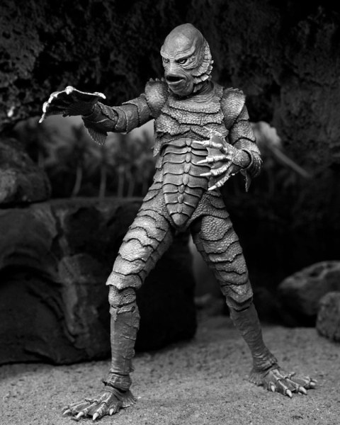 Universal Monsters Figuur Ultieme wezen uit de Black Lagoon (Z&W) 18 cm