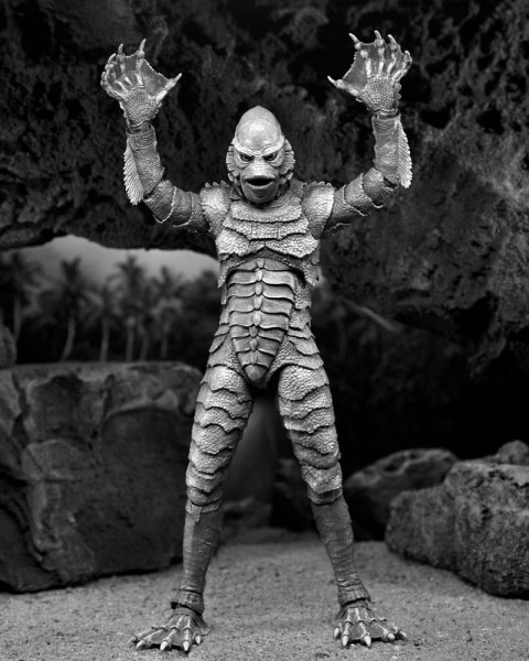 Universal Monsters Figuur Ultieme wezen uit de Black Lagoon (Z&W) 18 cm