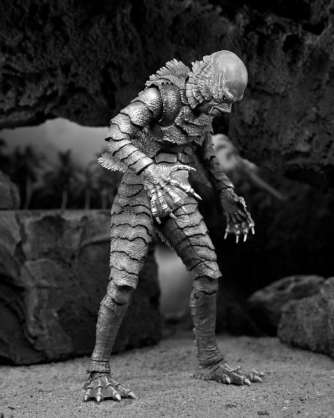 Universal Monsters Figuur Ultieme wezen uit de Black Lagoon (Z&W) 18 cm