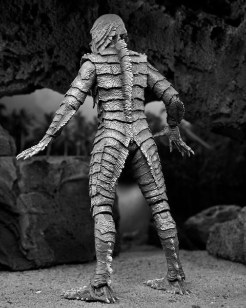 Universal Monsters Figuur Ultieme wezen uit de Black Lagoon (Z&W) 18 cm