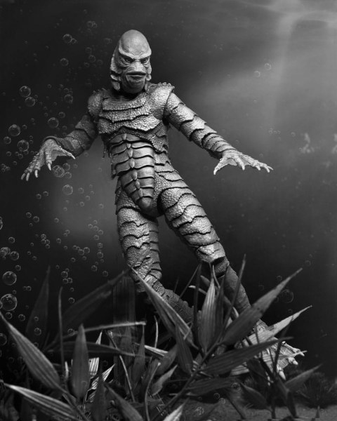 Universal Monsters Figuur Ultieme wezen uit de Black Lagoon (Z&W) 18 cm