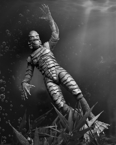 Universal Monsters Figuur Ultieme wezen uit de Black Lagoon (Z&W) 18 cm