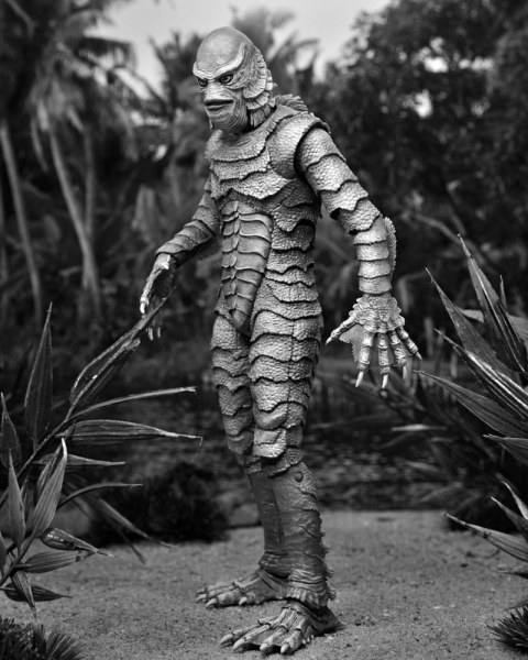 Universal Monsters Figuur Ultieme wezen uit de Black Lagoon (Z&W) 18 cm