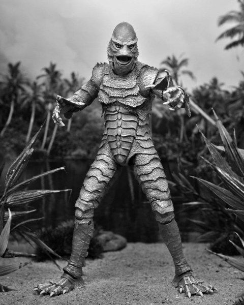 Universal Monsters Figuur Ultieme wezen uit de Black Lagoon (Z&W) 18 cm