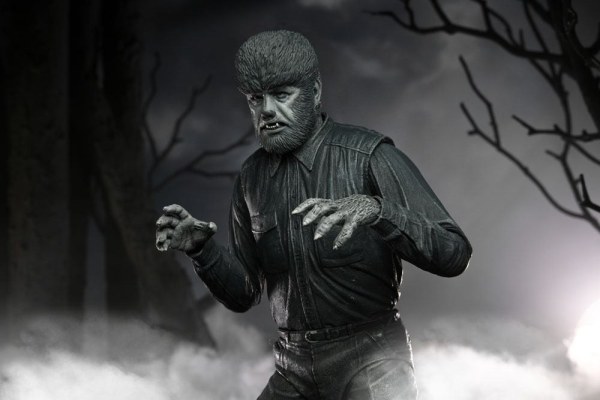 Universal Monsters beeldje Ultimate The Wolf Man (Zwart & Wit) 18 cm