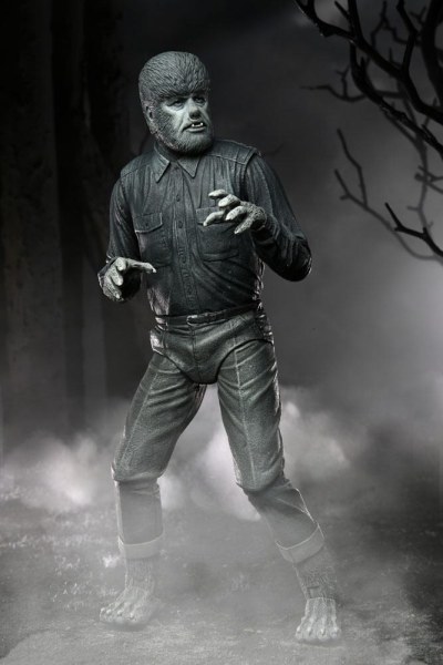 Universal Monsters beeldje Ultimate The Wolf Man (Zwart & Wit) 18 cm