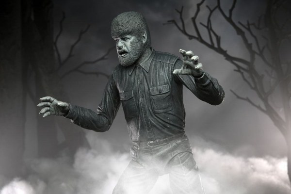 Universal Monsters beeldje Ultimate The Wolf Man (Zwart & Wit) 18 cm