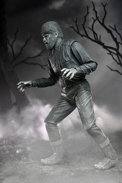 Universal Monsters beeldje Ultimate The Wolf Man (Zwart & Wit) 18 cm