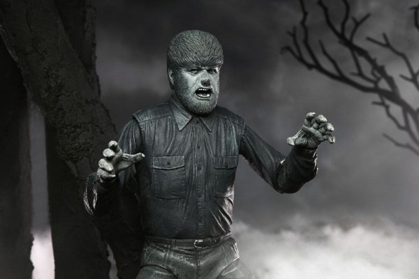 Universal Monsters beeldje Ultimate The Wolf Man (Zwart & Wit) 18 cm