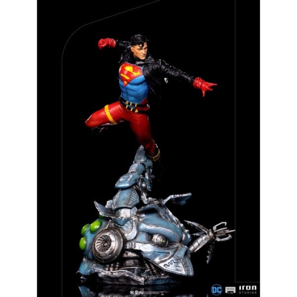 SUPERBOY ART SCALE - DC COMICS