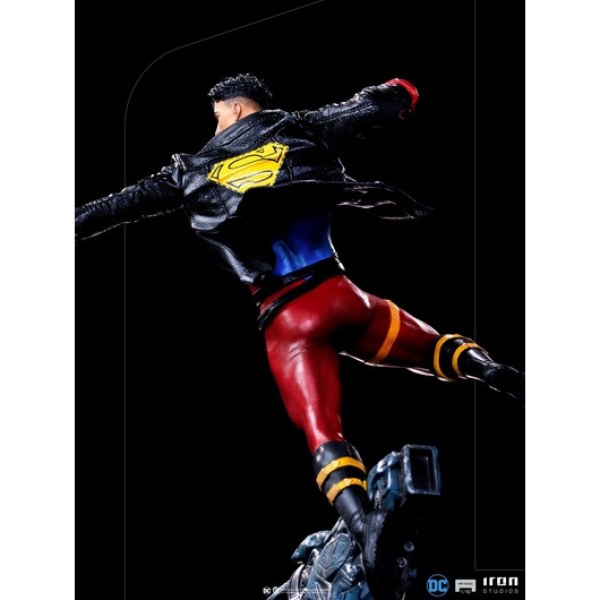 SUPERBOY ART SCALE - DC COMICS