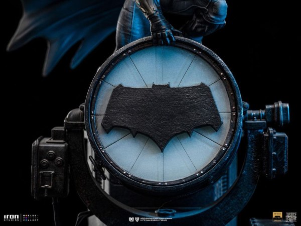 Batman op Batsignal Art Scale Deluxe - Justice League