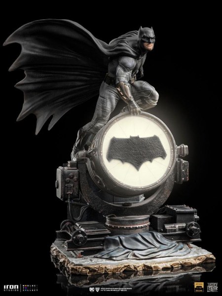 Batman op Batsignal Art Scale Deluxe - Justice League