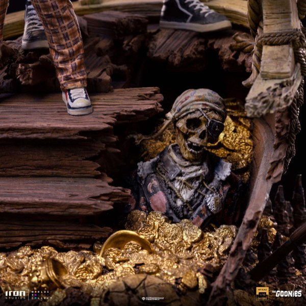 Sloth and Chunk Deluxe Art Scale - The Goonies