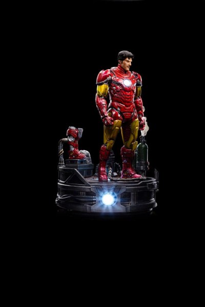 IRON MAN UNLEASHED ART SCALE DELUXE - MARVEL