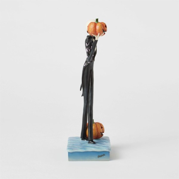 Jack Holding Pumpkin-figuur - DISNEY TRADITIONS
