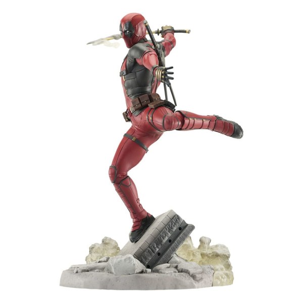 Deadpool & Wolverine Gallery Deadpool beeldje 25 cm