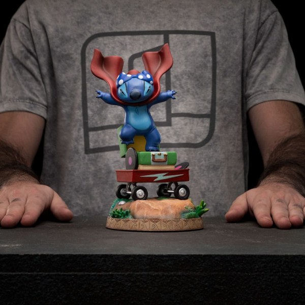 Lilo & Stitch beeldje 1/10 Art Scale Stitch Laundry 19 cm