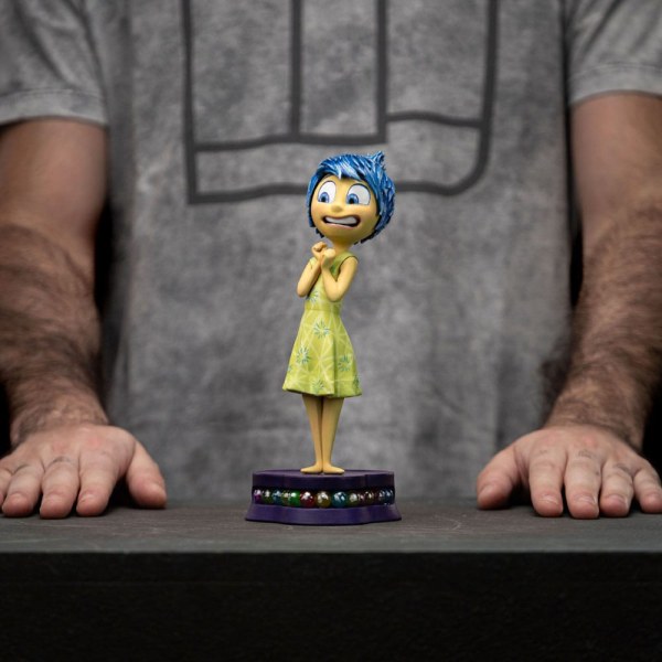 Inside Out 2 beeldje 1/10 Art Scale Joy 20 cm