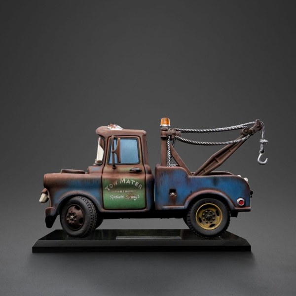 Cars beeldje 1/10 Art Scale Tow Mater 17 cm