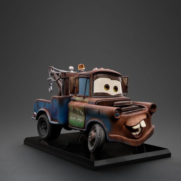 Cars beeldje 1/10 Art Scale Tow Mater 17 cm