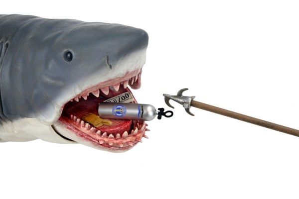 Jaws beeldje 12" Head to Tail The Game of Jaws 50th Anniversary 38 cm