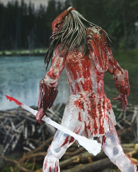 Prey Ultimate Feral Bear Blood Predator beeldje 18 cm