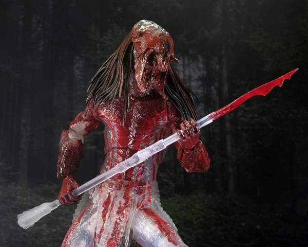 Prey Ultimate Feral Bear Blood Predator beeldje 18 cm