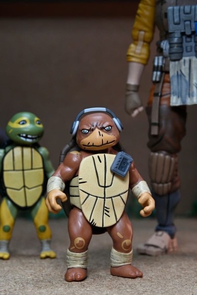 Ninja Turtles (The Last Ronin The Lost Years) beeldje Synja Grammy April met Baby Yi & Moja 18 cm