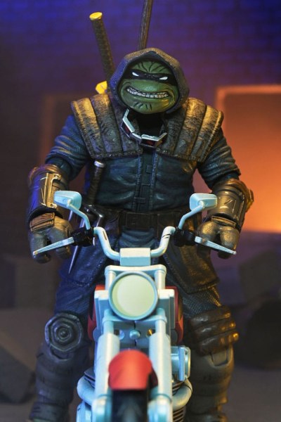 Ninja Turtles (The Last Ronin The Lost Years) beeldje Casey Marie met Last Ronin Motorfiets 18 cm