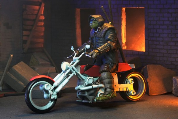 Ninja Turtles (The Last Ronin The Lost Years) beeldje Casey Marie met Last Ronin Motorfiets 18 cm