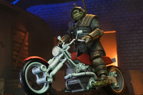 Ninja Turtles (The Last Ronin The Lost Years) beeldje Casey Marie met Last Ronin Motorfiets 18 cm