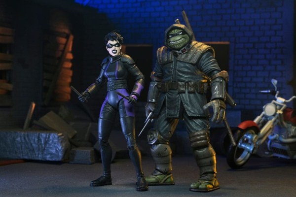 Ninja Turtles (The Last Ronin The Lost Years) beeldje Casey Marie met Last Ronin Motorfiets 18 cm