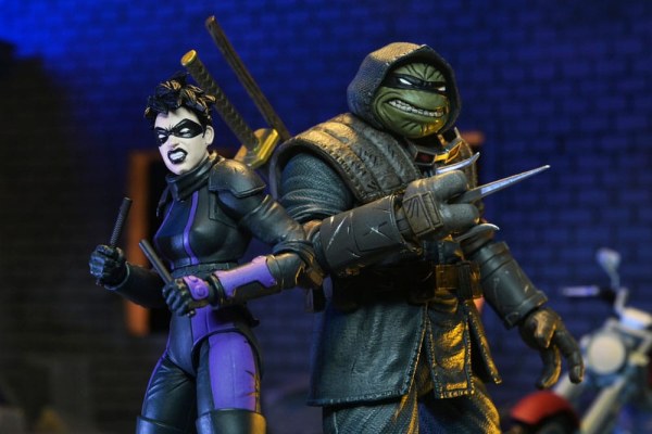 Ninja Turtles (The Last Ronin The Lost Years) beeldje Casey Marie met Last Ronin Motorfiets 18 cm