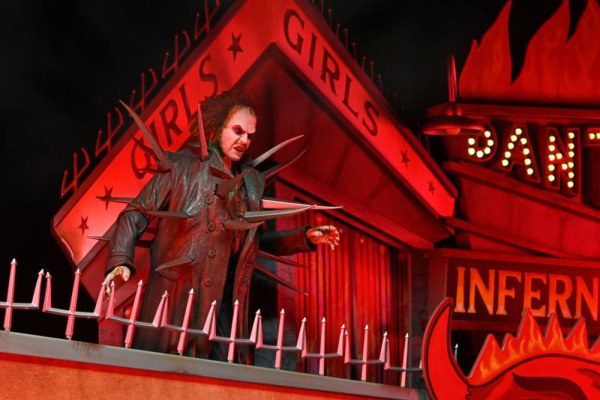 Beetlejuice (1988) diorama Trenchcoat met spikes Inferno Room Deluxe Set