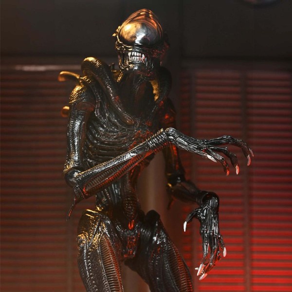 ALIEN: ROMULUS - 7" SCHAAL ACTIEFIGUUR - ULTIEME VERSCHROKKEN XENOMORPH