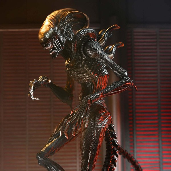 ALIEN: ROMULUS - 7" SCHAAL ACTIEFIGUUR - ULTIEME VERSCHROKKEN XENOMORPH