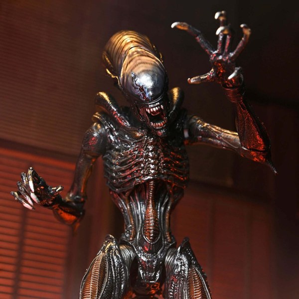ALIEN: ROMULUS - 7" SCHAAL ACTIEFIGUUR - ULTIEME VERSCHROKKEN XENOMORPH