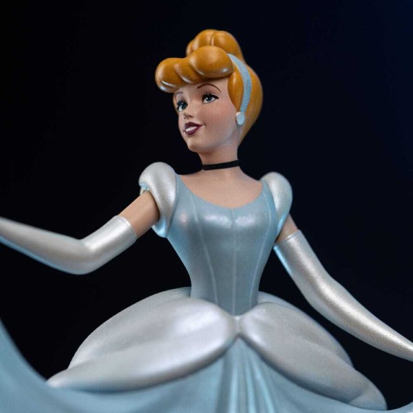 Disney Classics beeldje 1/10 Art Scale Assepoester 25 cm