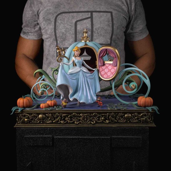 Disney Classics beeldje 1/10 Deluxe Art Scale Assepoester 30 cm