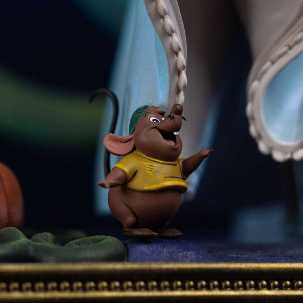 Disney Classics beeldje 1/10 Deluxe Art Scale Assepoester 30 cm