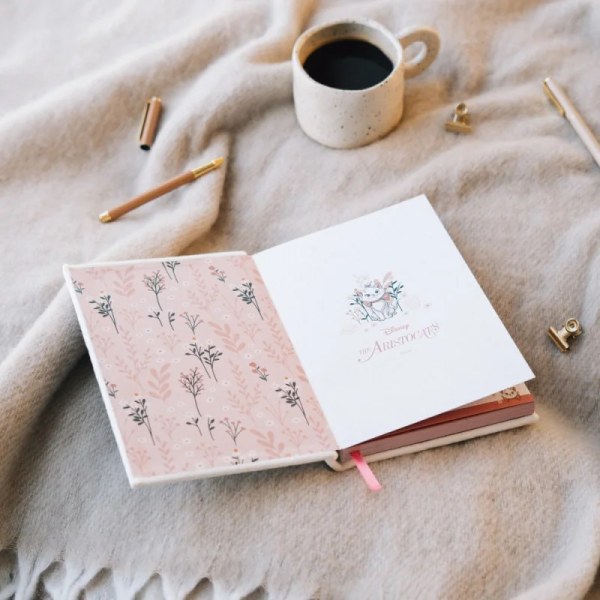 PREMIUM A5 NOTITIEBOEK MET PLUSH COVER MARIE - DISNEY DE ARISTOKATTEN