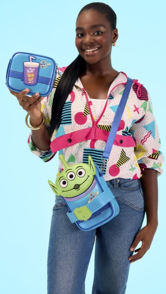 TOY STORY 30-JARIG JUBILEUM ALIENS CROSSBUDDIES SCHOUDEDTAS - DISNEY PIXAR LOUNGEFLY